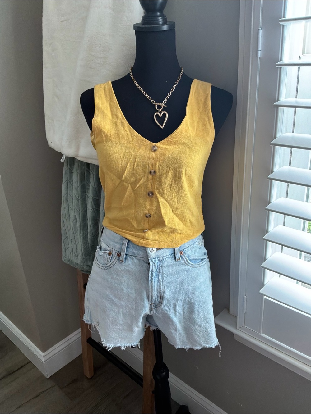 American Eagle Outfitters Light Blue Distressed Denim Shorts - Picture 2 of 8